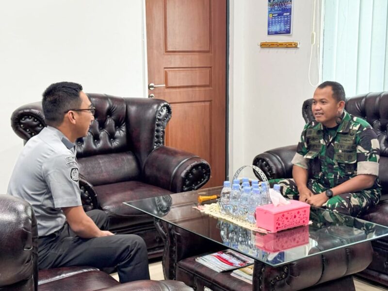 Dandim 1710/Mimika Letkol Inf M. Slamet Wijaya, S.Sos., M. Han., M.A. melakukan kunjungan ke kantor Imigrasi Kelas II TPI Mimika