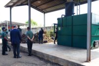 Panglima TNI Jenderal TNI Agus Subiyanto meninjau operasional Mesin Olah Runtah (Motah) Mabes TNI, yaitu mesin pengolahan sampah