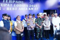 Panglima TNI Jenderal TNI Agus Subiyanto bersama Kapolri Jenderal Pol. Listyo Sigit Prabowo meninjau kesiapan arus mudik