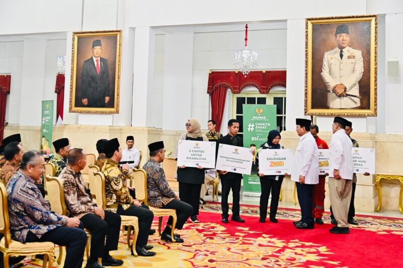 Panglima TNI Jenderal TNI Agus Subiyanto bersama Kasad, Kasal dan Kasau mendampingi Presiden Republik Indonesia Prabowo Subianto