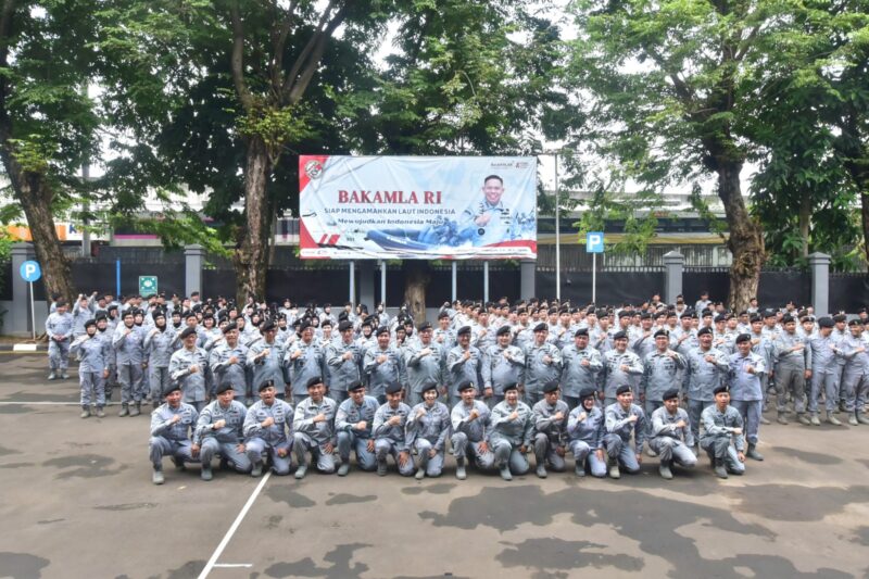 Bakamla RI menggelar Upacara Kenaikan Pangkat dan Golongan personelnya sebagai bentuk pengukuhan atas prestasi dan dedikasi