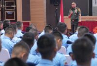 Panglima TNI Jenderal TNI Agus Subiyanto memberikan pembekalan kepada siswa-siswi Kelas XI Angkatan ke-34 SMA Taruna Nusantara