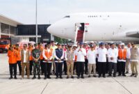 Panglima TNI Jenderal TNI Agus Subiyanto mendampingi Menteri Luar Negeri RI Sugiono mengirimkan bantuan kemanusiaan