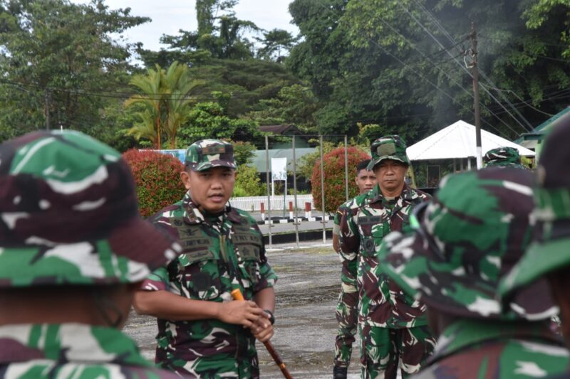 Kodim 1710/Mimika menggelar latihan Ketahanan Mars (Hanmars) program Penilaian Siap Jasmani Militer (PSJM) sebagai bagian dari pembinaan