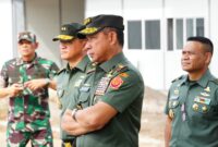 Panglima TNI Jenderal TNI Agus Subiyanto meninjau secara langsung progres pembangunan fasilitas satuan di Markas Komando Brigade Infanteri (Brigif) 17/Kostrad