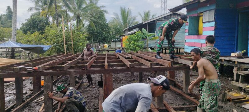 Kasdim 1710/Mimika Mayor Inf Abdul Munir melakukan peninjauan langsung terhadap pelaksanaan Pra TNI Manunggal Membangun Desa