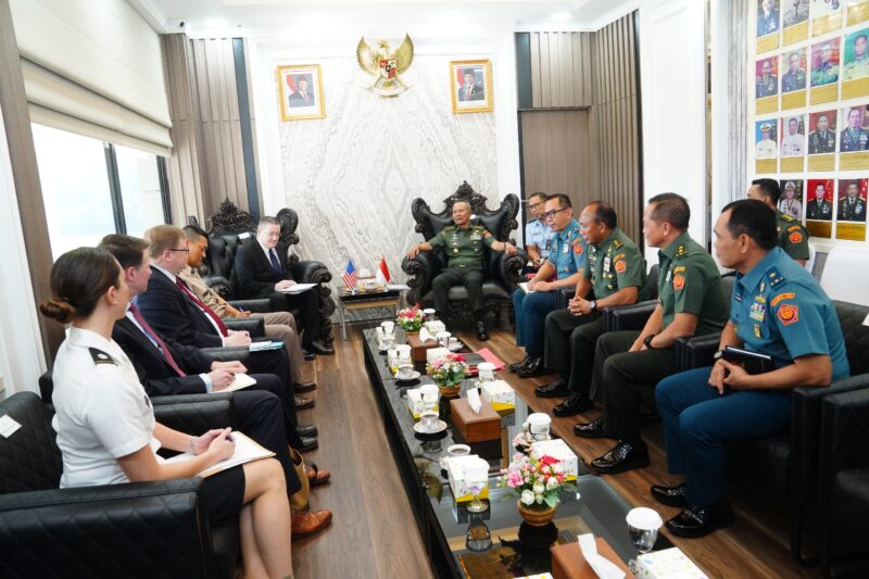 Kepala Staf Umum (Kasum) TNI Letjen TNI Richard Tampubolon, S.H., M.M., menerima Courtesy Call (CC) Deputy Assistant To Secretary Of Defence