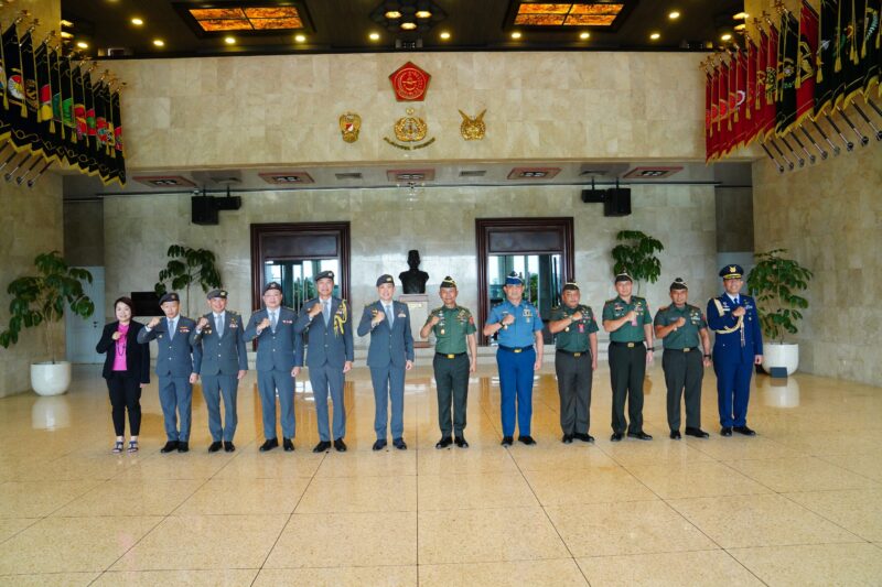 Kepala Staf Umum (Kasum) TNI Letjen TNI Richard Tampubolon, S.H., M.M., menerima Courtesy call (CC) Chief Of Digital and Intelligent Service
