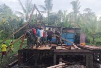 Kebersamaan antara personel Satgas dengan masyarakat terlihat sejak dimulainya kegiatan Pra TMMD