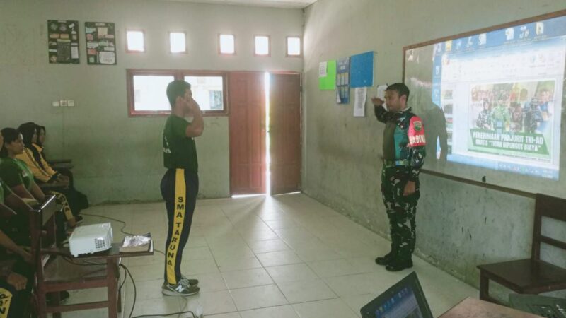 Babinsa Koramil 1710-02/Timika, Sertu Tumpak Marpaung melaksanakan sosialisasi penerimaan calon Bintara dan Tamtama