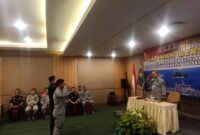 Direktur Latihan Bakamla RI Laksma Bakamla Ermawan Susilo, S.E., M.Si., secara resmi membuka Latihan Bersama Manuver Lapangan Keamanan, Keselamatan, dan Penegakan Hukum