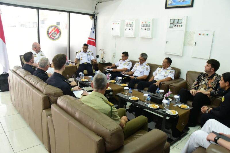 Deputi Kebijakan dan Strategi Keamanan Laut Bakamla RI, Laksda Bakamla Didong Rio Duta Purwokuntjoro, S.T., M.A.P., M.Tr.Han., M.Tr.Opsla., menerima kunjungan