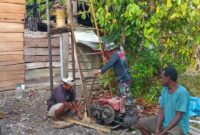 Tim Satgas TMMD bersama masyarakat setempat bekerja bahu-membahu untuk memastikan proyek ini berjalan dengan baik