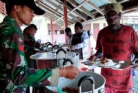 Satuan Tugas TNI Manunggal Membangun Desa (TMMD) ke-124 Kodim 1710/Mimika kembali membuka dapur lapangan