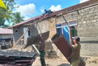 Satgas TNI Manunggal Membangun Desa (TMMD) ke-124 Kodim 1501/Ternate memulai renovasi Rumah Tidak Layak Huni