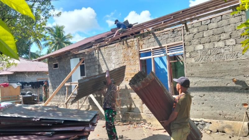 Satgas TNI Manunggal Membangun Desa (TMMD) ke-124 Kodim 1501/Ternate memulai renovasi Rumah Tidak Layak Huni