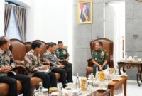 Panglima TNI Jenderal TNI Agus Subiyanto menerima audiensi delegasi Senior Advisory Group atau Dewan Pembimbing Senior IKAHAN