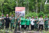 Satgas TMMD ke-124 Kodim 1710/Mimika menanam 500 pohon keras di wilayah Kampung Pigapu, Kabupaten Mimika