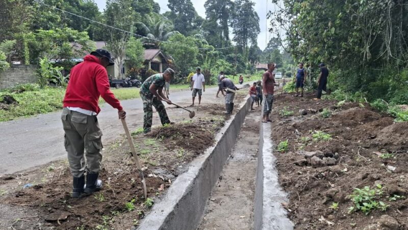 Pembangunan infrastruktur berupa pembuatan saluran air atau drainase pada kegiatan TMMD ke-124 Kodim 1501/Ternate