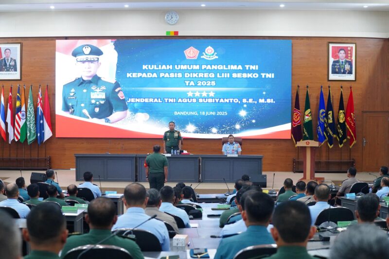 Panglima TNI Jenderal TNI Agus Subiyanto memberikan kuliah umum kepada 212 Perwira Siswa Dikreg LIII Sesko TNI TA 2025