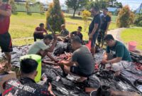 Kodim 1710/Mimika bersama Polres Mimika dan Denkav-3/SC yang beragama Muslim tunaikan ibadah sholat Idul Adha