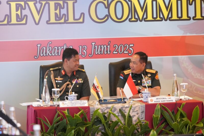 Panglima TNI Jenderal TNI Agus Subiyanto memimpin sidang High Level Committee (HLC) ke-5 Brunei Darussalam - Indonesia