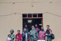 Danramil 1710-04/Tembagapura, Kapten Inf Helly Sukmajaya bersama anggota memberikan bantuan speaker aktif kepada Gereja