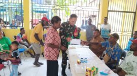 Babinsa Koramil 1710-07/Mapurujaya Sertu Tangkas Budiono melaksanakan pendampingan penyaluran Bantuan Langsung Tunai