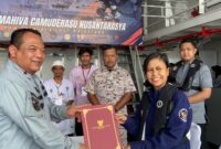 Kepala Zona Bakamla Barat Laksma Bakamla Bambang Trijanto, melaksanakan serah terima dan penjemputan tiga Anak Buah Kapal