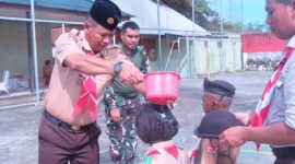 Kasdim 1710/Mimika Mayor Inf Abdul Munir mewakili Dandim 1710/Mimika Letkol Inf M. Slamet Wijaya, S.Sos., M.Han., M.A. menutup Perkemahan Sabtu Minggu