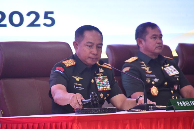 Panglima TNI Jenderal TNI Agus Subiyanto secara resmi menutup Pendidikan Reguler (Dikreg) LIII Sekolah Staf dan Komando