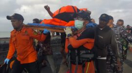 Tentara Nasional Indonesia melalui Komando Armada II (Koarmada II) bergerak cepat merespons insiden tenggelamnya kapal feri KMP Tunu Pratama Jaya