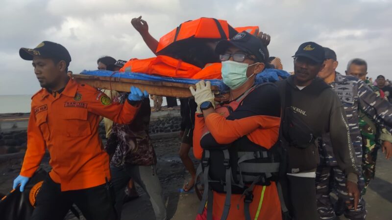 Tentara Nasional Indonesia melalui Komando Armada II (Koarmada II) bergerak cepat merespons insiden tenggelamnya kapal feri KMP Tunu Pratama Jaya