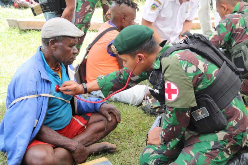 TNI yang selama ini aktif membantu membangun kehidupan masyarakat Papua, terutama dalam bidang pendidikan dan kesehatan