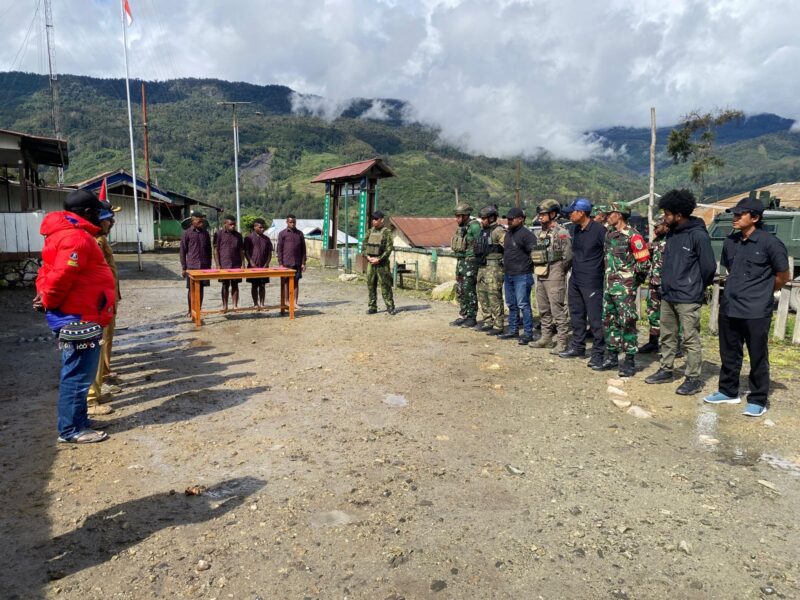 Empat mantan anggota kelompok separatis bersenjata Organisasi Papua Merdeka (OPM) dari Kodap III Sinak secara resmi menyatakan ikrar kesetiaan
