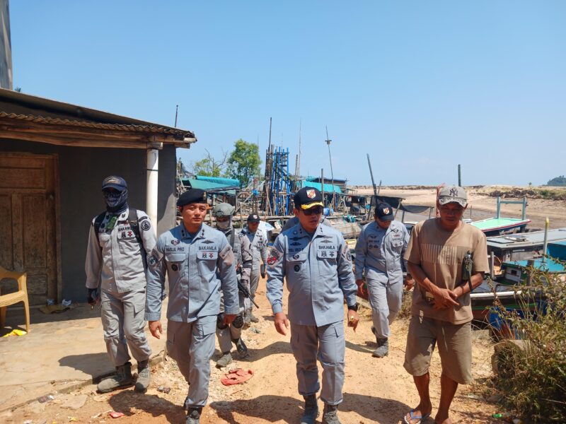 Bakamla RI melalui Stasiun Bakamla Babel dan unsur kapal patroli KN. Belut Laut-406 melakukan penertiban