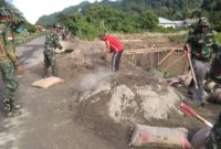 Satgas TMMD 125 Kodim 1506/Namlea bersama personel gabungan dari Polres Buru Selatan dan Brimob Namrole, serta masyarakat setempat
