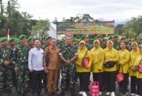 Prajurit Kodim 1710/Mimika dan Persit KCK Cabang XXXV menerima sosialisasi penggunaan gas LPG yang baik dan benar