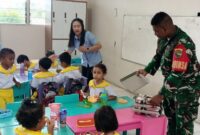 Babinsa Koramil 1710-02/Timika, Serda Novian Namudat melaksanakan pendampingan