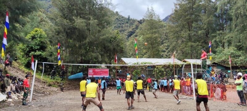 Koramil 1710-04/Tembagapura bersama jajaran TNI, Polri dan PT. FI bersatu padu menggelar turnamen bola voli untuk masyarakat