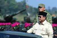 Presiden Republik Indonesia Prabowo Subianto pada Upacara Gelar Pasukan Operasional dan Kehormatan Militer di Lapangan Suparlan