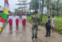 Babinsa Koramil 1710-01/Kokonao. Serka Hendrik Renyaan yang didampingi oleh Sertu Andreas dengan penuh dedikasi melatih gerakan