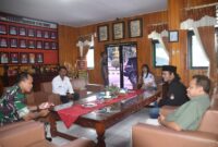 Komandan Kodim 1710/Mimika Letkol Inf M. Slamet Wijaya, S.Sos., M.Han., M.A menerima kunjungan silaturahmi