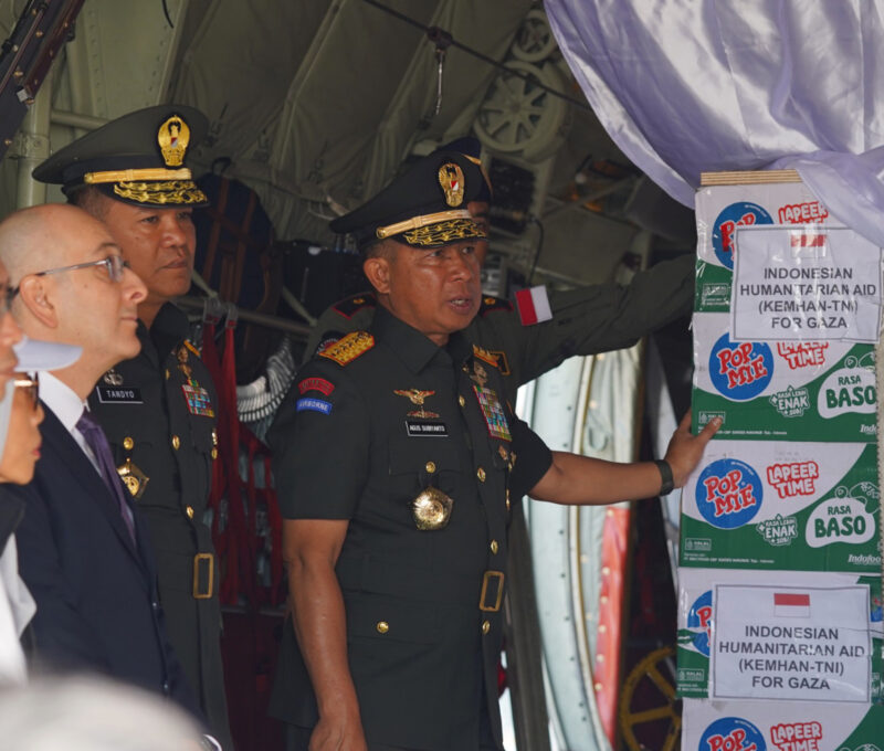 Jenderal TNI Agus Subiyanto saat menjadi Inspektur Upacara Pemberangkatan Satgas Garuda Merah Putih-II Misi Airdrop Gaza