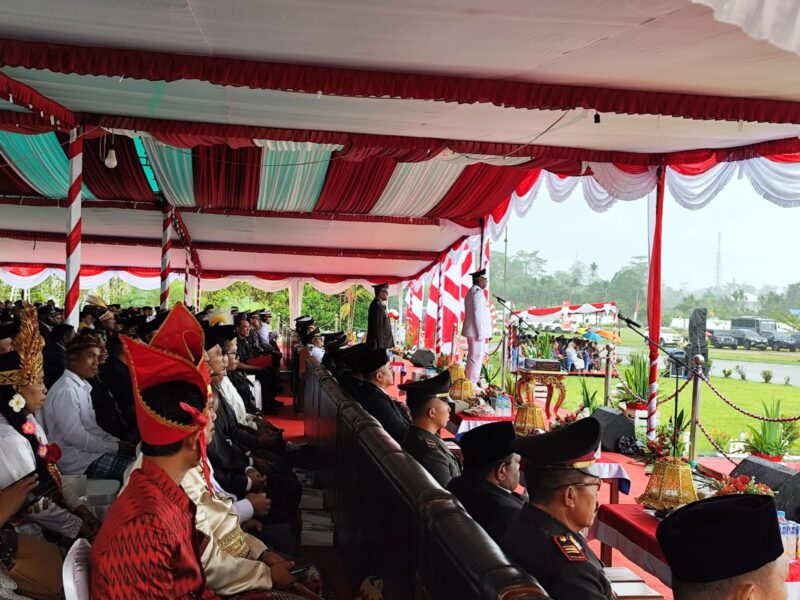 Anggota Kodim 1710/Mimika mengikuti upacara peringatan HUT ke-80 Republik Indonesia