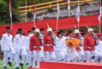 Dandim 1710/Mimika, Letkol Inf M. Slamet Wijaya, S.Sos., M.Han., M.A., melaksanakan upacara peringatan HUT ke-80 Republik Indonesia