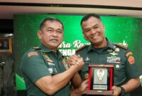 Wakil Panglima TNI Jenderal TNI Tandyo Budi Revita yang sebelumnya menjabat sebagai Wakil Kepala Staf TNI Angkatan Darat (Wakasad) mengikuti tradisi