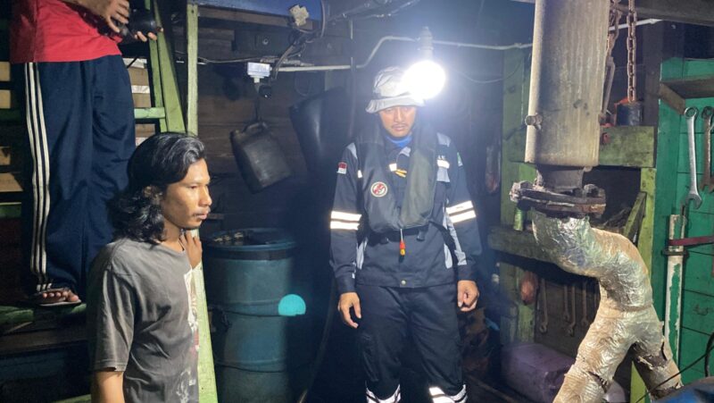 Unsur patroli Bakamla RI KN. Tanjung Datu-301, berhasil melaksanakan operasi penyelamatan terhadap KLM Berkat Yakin 01