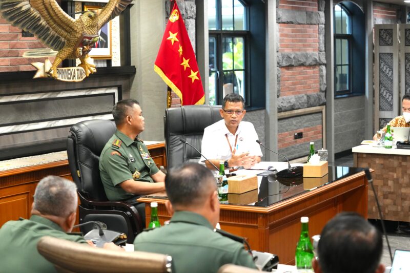 Wakil Panglima TNI Jenderal TNI Tandyo Budi Revita menerima audiensi Wakil Kepala Badan Riset dan Inovasi Nasional (BRIN) Prof. Dr. Ir. Amarulla Octavian