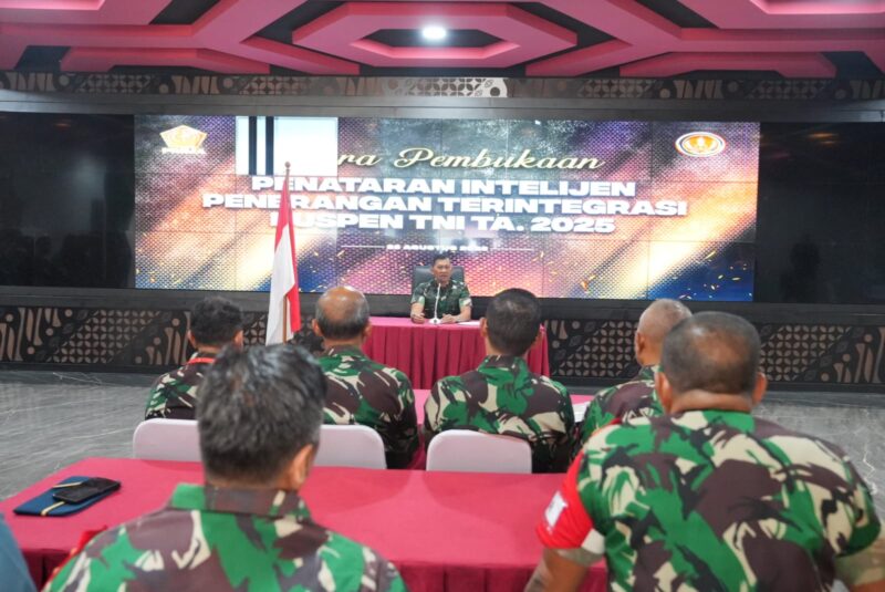 Kapuspen TNI Mayjen TNI Kristomei Sianturi membuka secara resmi Penataran Penerangan Terintegrasi Puspen TNI T.A 2025